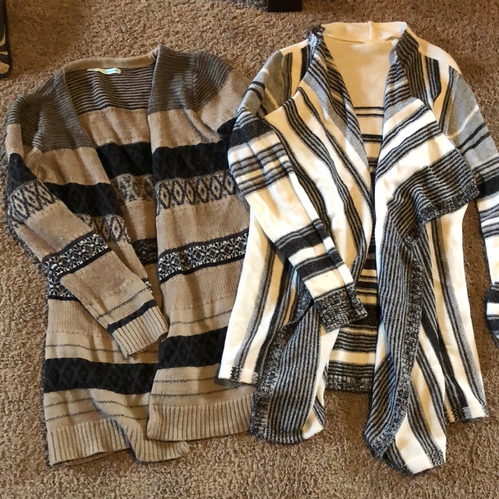 2 women’s sweaters